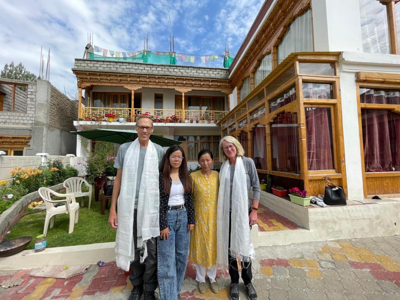 Laksdup Guest House Leh Exterior photo